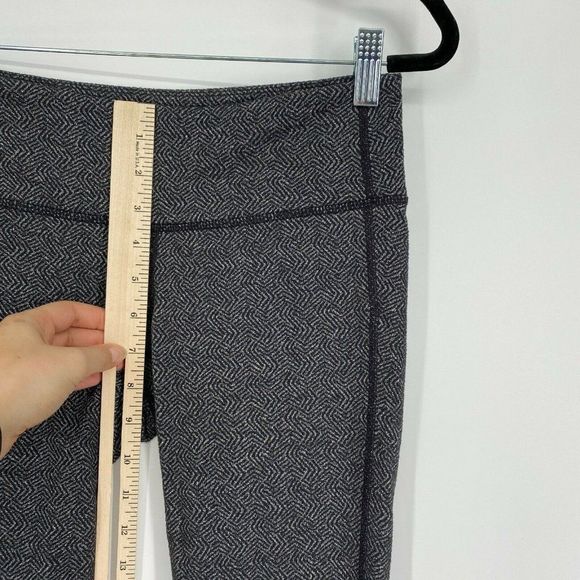 Athleta Chaturanga Herringbone Print Leggings Size XS Stretch Crop Workout Gray - Picture 9 of 10